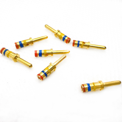 Conector de la serie D38999 con voltaje nominal de 800 V y acabado dorado para una conexión óptima. Banda de color naranja-azul-amarillo.M39029/58-364,16#