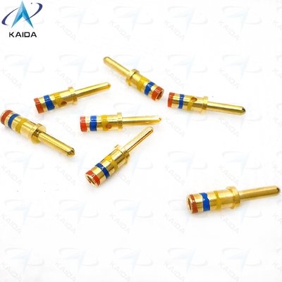 Conector de la serie D38999 con voltaje nominal de 800 V y acabado dorado para una conexión óptima. Banda de color naranja-azul-amarillo.M39029/58-364,16#