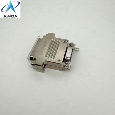 Conector rectangular de la serie MIL-DTL-83513 y de la serie J30J.J30J-31ZKSL-A3 con abrazadera de cable A3.